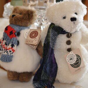 Two adorable Boyd's bears, snowmen